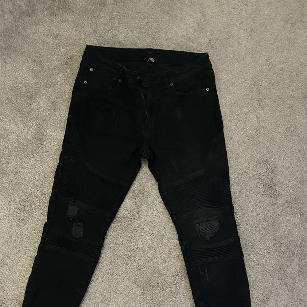 Forever 21 Men's Black Ripped Skinny Jeans